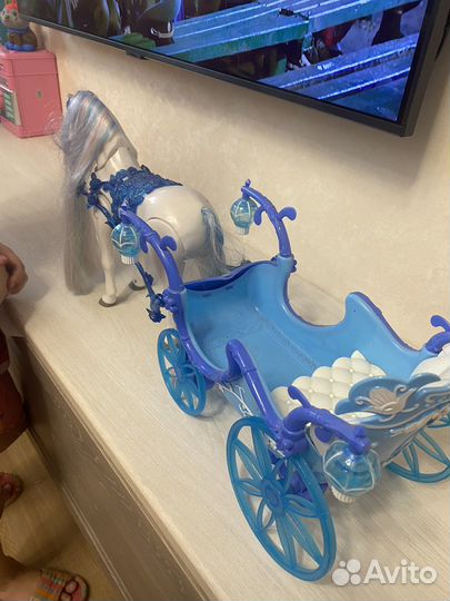 Лошадь с каретой