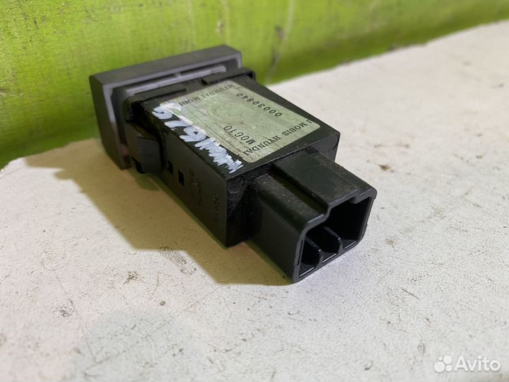 Кнопка аварийной сигнализации Hyundai Accent