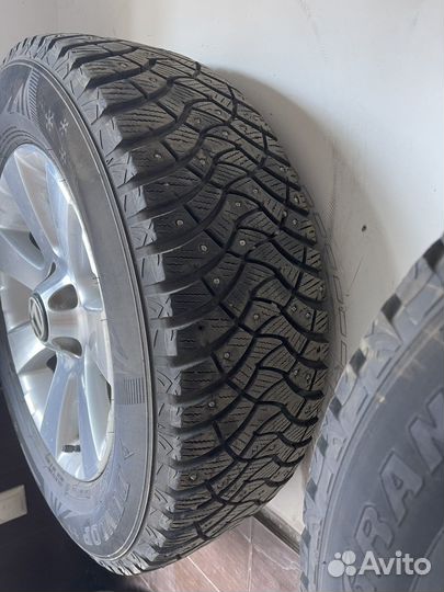 Dunlop GrandTrek Ice 03 215/65 R16