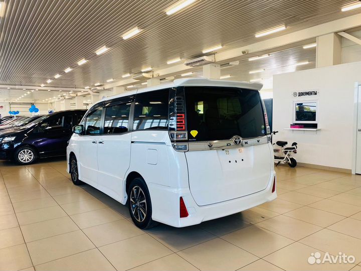 Toyota Voxy 2.0 CVT, 2018, 88 000 км