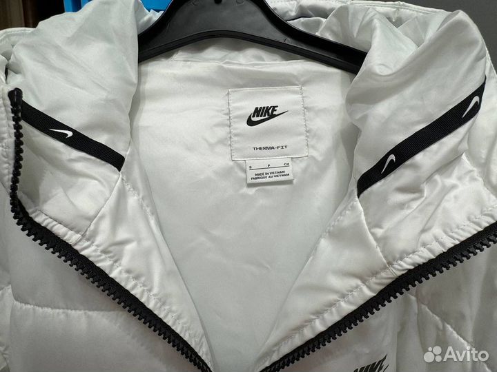 Пуховик женский 42- 44 новый от бренда nike