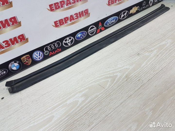 Уплотнительная резинка капота Bmw 5-Series F10