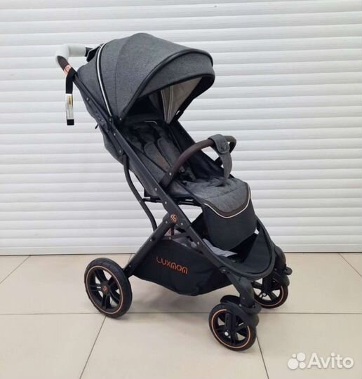 Прогулочная коляска Luxmom/ черный