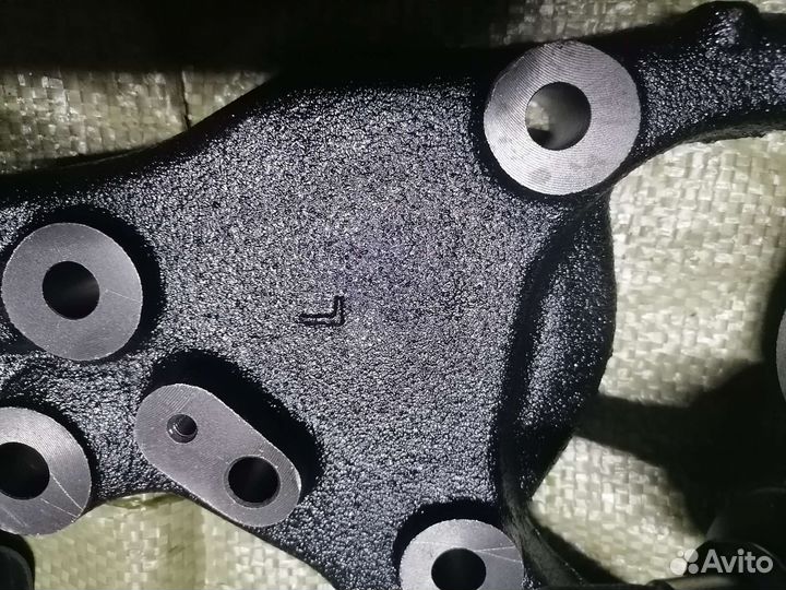 Кулак поворотный левый Dodge Charger LD RWD