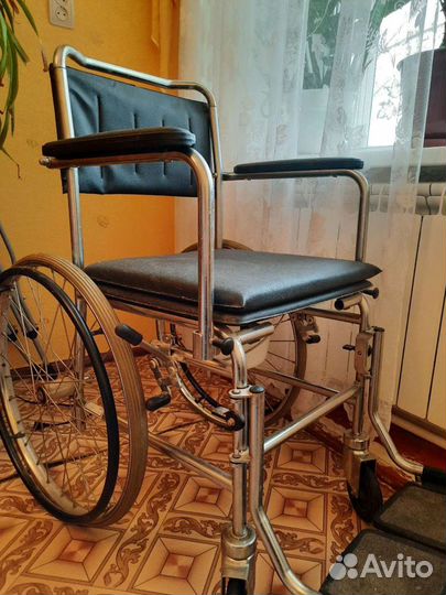Инвалидное кресло с санитарным устройством