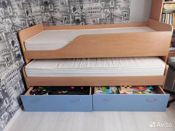 Двухъярусная кровать