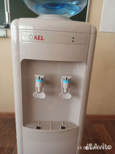 Кулер для воды напольный
