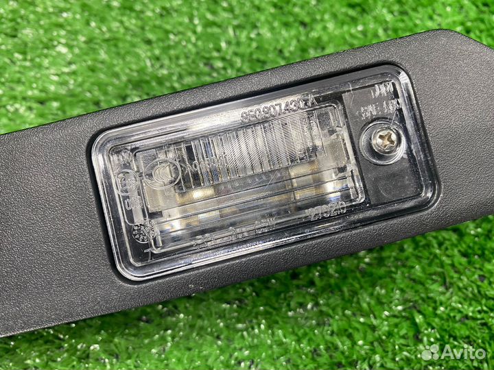 Планка подсветки номера Audi A3 A4 A5 A6 A8 Q7 VAG