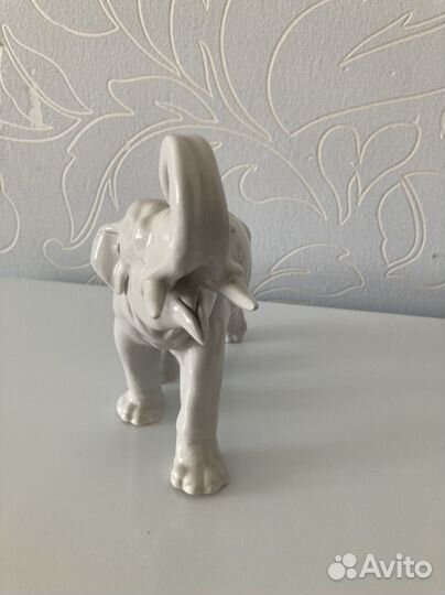 Фарфоровая статуэтка Слон Лфз