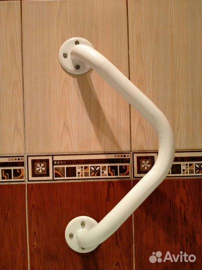 Поручень для ванной