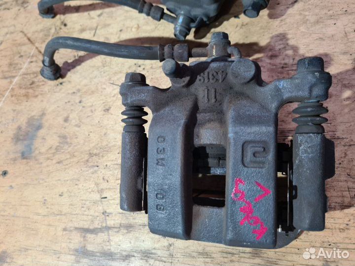 Суппорт тормозной задний Renault Koleos 2010