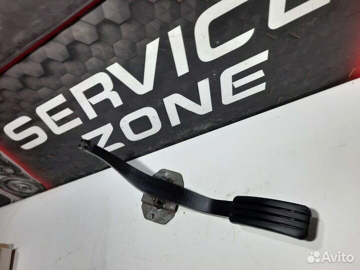 Педаль газа Renault Logan 1