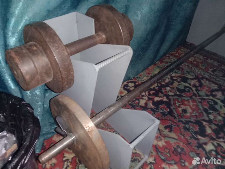 Штанга с блинами и гантеля