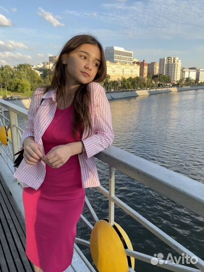 Бариста, официант, хостес