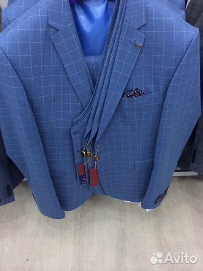 Костюм мужской тройка