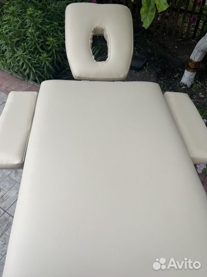 Массажный стол (цвет обивки бежевый)