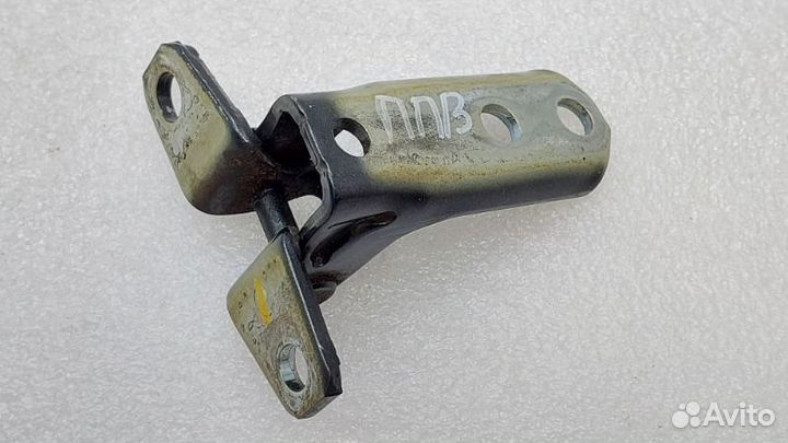 Петля двери передняя правая Mitsubishi Outlander