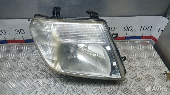 Фара правая Nissan Navara