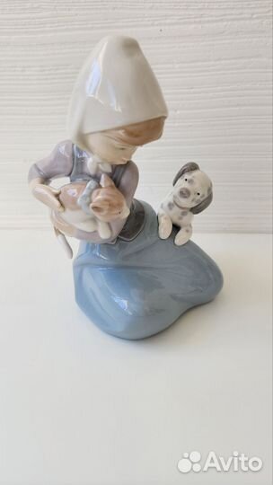 Статуэтка. Lladro девочка с котенком и щенком