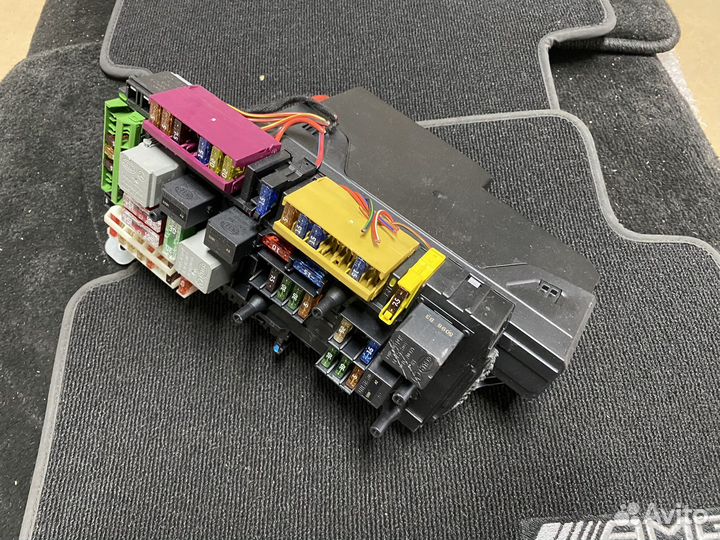 Блок предохранителей задний Mercedes A2129004122