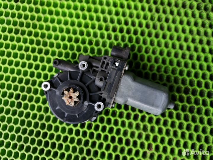 Моторчик передний левый для Suzuki SX4 2006-2013