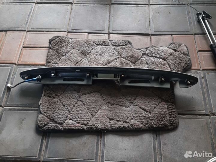 Молдинг крышки багажника Toyota Harrier Lexus