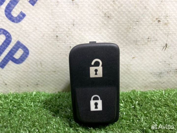 Кнопка центрального замка передняя правая Volvo