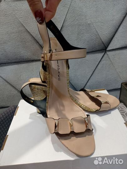 Босоножки 40