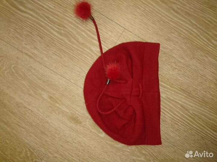 Шапка красная