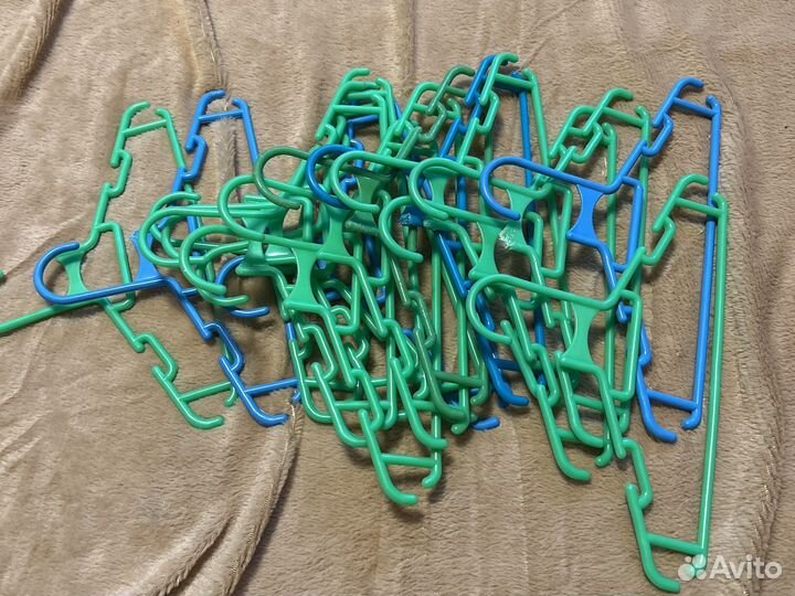 Вешенки для детских вещей