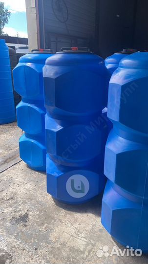 Пластиковая емкость