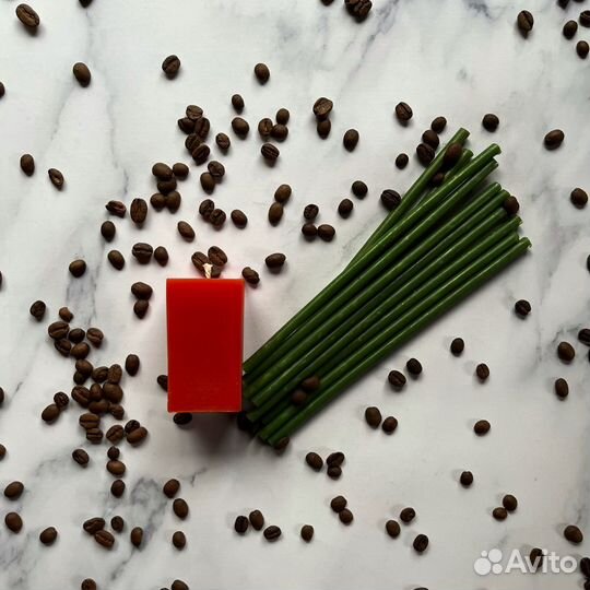 Свеча столбик и 10 зеленых свечей