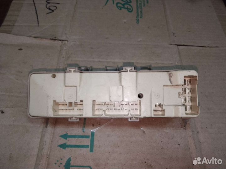 Блок предохранителей Mazda 323 bj