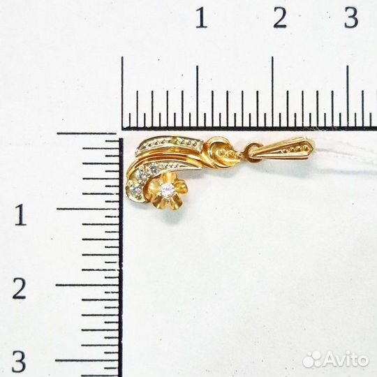 Золотая подвеска с камнем