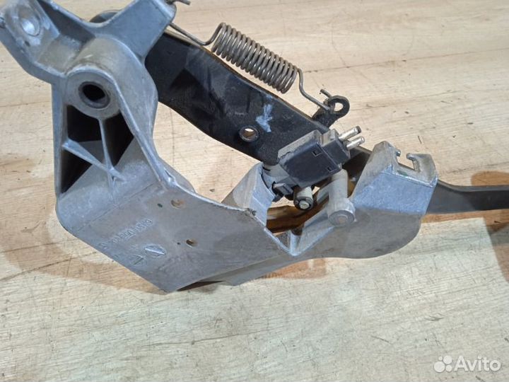 Педаль тормоза Mercedes-Benz C-Class W202 M111.961