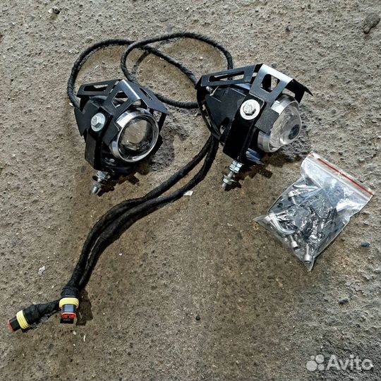 Фары ближнего и дальнего света, плюс страбоскоп