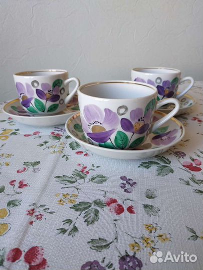 Чайные чашки с блюдцами