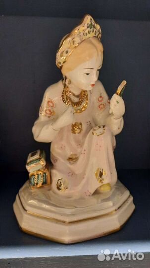 Статуэтка фарфор