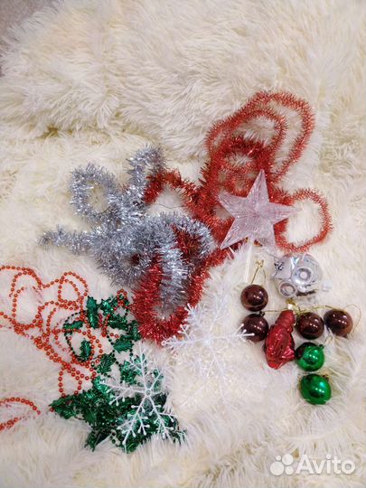 Елка и украшения