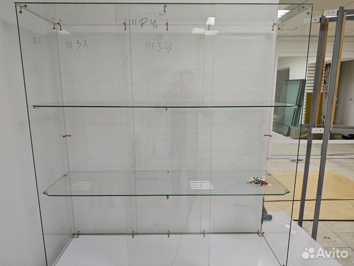 Стеклянный шкаф витрина, стеллаж