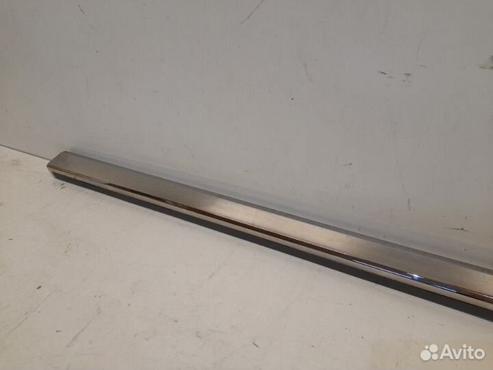 Молдинг двери передний правый Toyota Land Cruiser