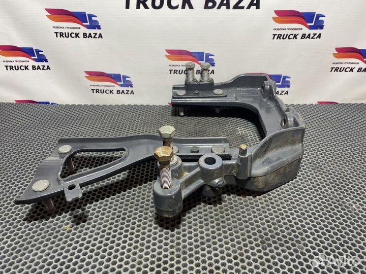 Кронштейн брызговика левого Scania 6-series