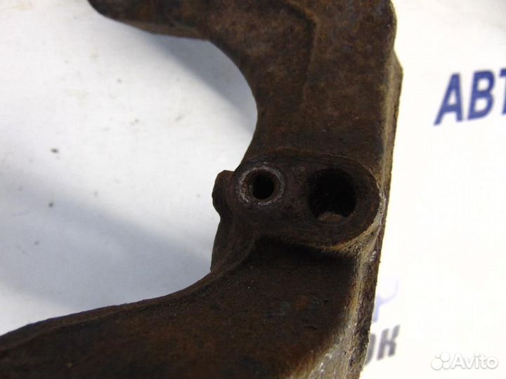 Кулак поворотный передний правый для Nissan Tiida