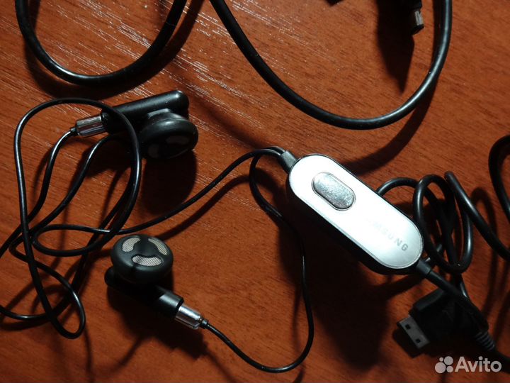 Гарнитура и дата-кабель для телефонов Самсунг