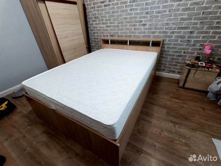 Кровать с ящиками в наличии