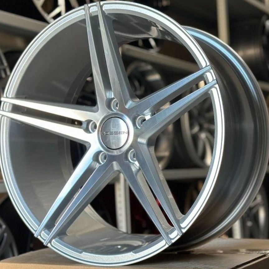 Литые диски Vossen VPS-302 8.5×R18 5×114.3