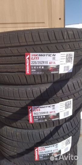 RoadX RXMotion U11 225/35 R19 и 255/30 R19
