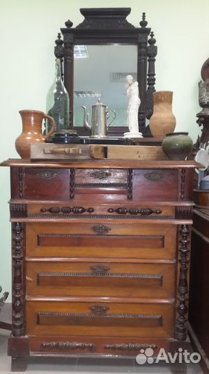 Старенький комод