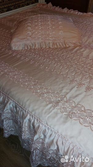 Постельный комплект. Покрывало и наволочки