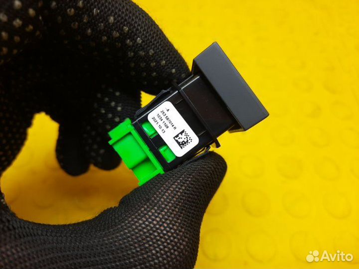 Кнопка обогрева стекла Renault Arkana jс